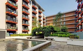 Your Riverside Home 2 With Private Balcony