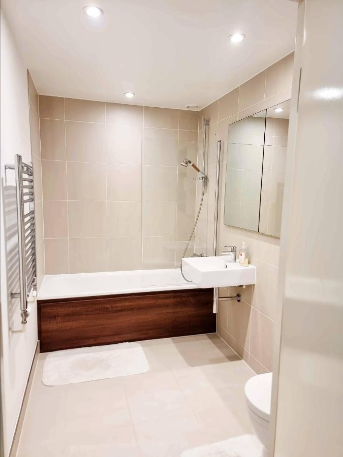 Your Riverside Home 2 With Private Balcony London Exterior photo
